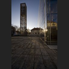 IMG_0842_Herz_Jesu_Kirche_Vorplatz.jpg